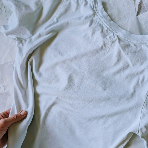 Converse White Tee with Red Rose Graphic - Picture 4 of 5